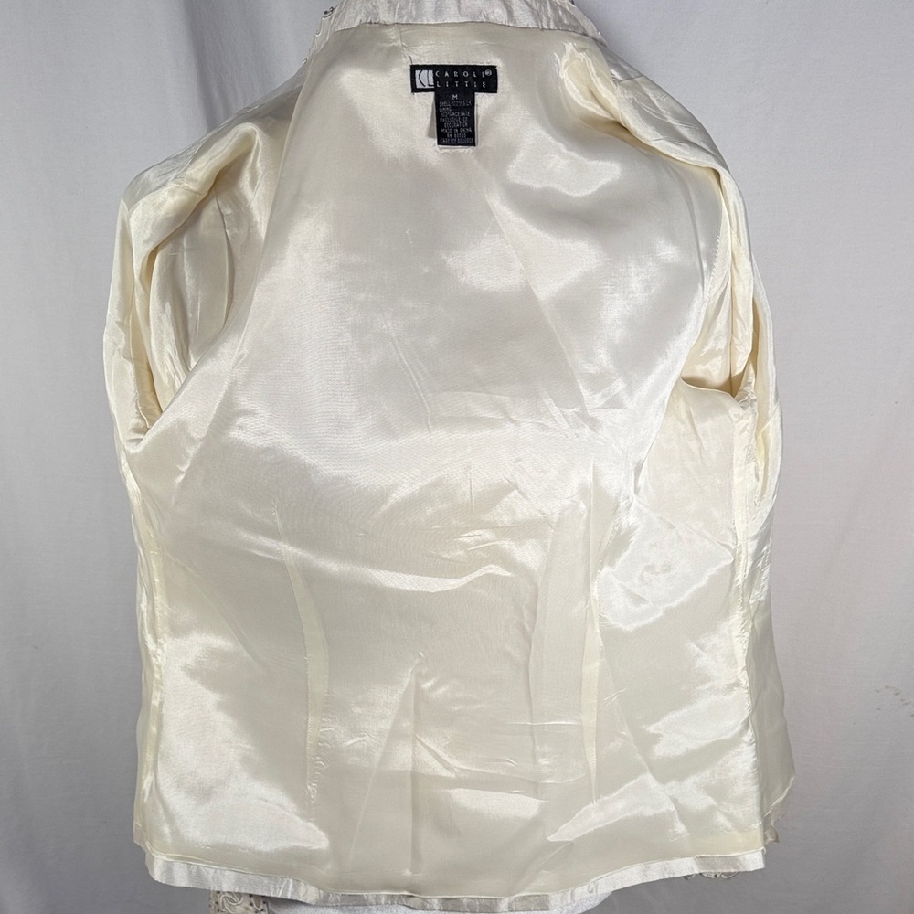 Chic Cream Blouse With Gem Button - image 7